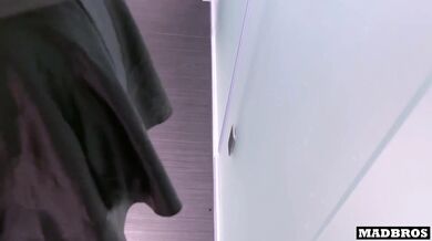 A good French goth gives her nice big ass to stay in the bedroom!!!