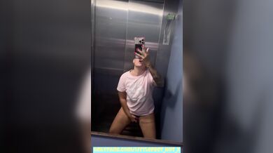 Masturbating On The Elevator, I Hope Nobody Discover Me????