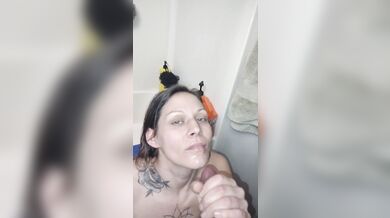 Super sloppy blow job with extra messy facial