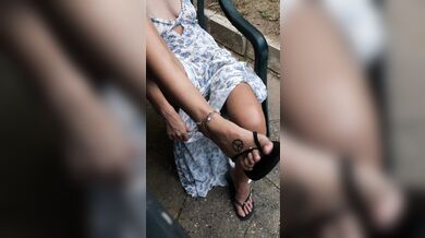 Outdoors Flip Flops & Hairy pussy Worship