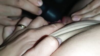 DOGGING CUCKOLD - MOGLIE PUTTANA SCOPATA IN UN PARCHEGGIO DAVANTI AL MARITO CORNUTO