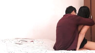 hijatra en minifalda follando y ricos gemidos