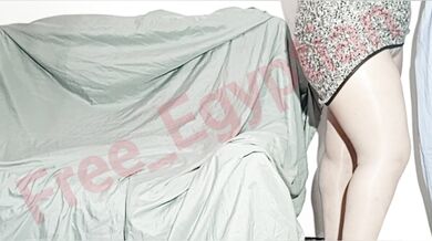 طارق صاحب ابني الميكانيكي شغال نيك في كسي و كلام وسخ يهيج بصوت عربي مصري واضح