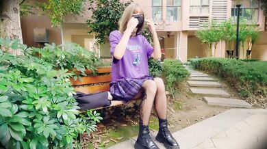 伪娘 // 性感网袜烧鸡露出自慰，射在自己胸罩上再穿起来