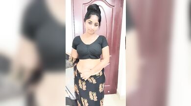 Sharmy Tamil Insta Influencer Seducing Hot
