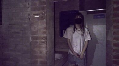 Crossdresser masturbate in a public toilet, cum on bra and wear it