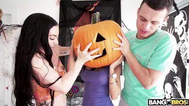 BANGBROS - Sexy Milf Tia Cyrus Gets The Fuck Of Her Dreams When Her Stepson Johnny Love Starts Penetrating Her Wet Pussy