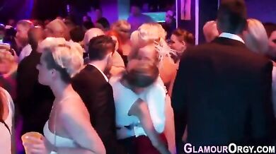 Amateurs licked in orgy