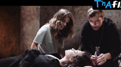 Valentina Reggio Breasts Scene in De Serpentis Munere