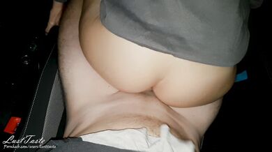 Doppia sborrata in macchina con teen stupenda amatoriale naturale LustTaste