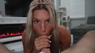 Slutty 18 Year Old Girl Breaks in the New Year with a MASSIVE FACIAL!!