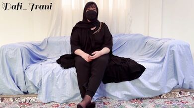 خ-ا.-ه-.ر محجبم ازم پرسید فوتجاب چیه بهش یاد دادم بهم گفت فوتجاب حشریش میکنه منم خیلی ارضاش کردم