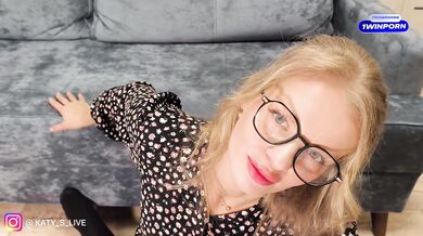 The psychologist turned out to be a nymphomaniac, tied me up and arranged sex therapy BDSM!