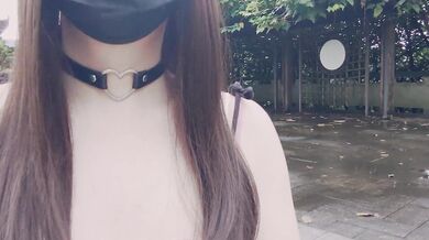 伪娘 // 小骚货只穿一件吊带胸罩都露在外面就在路边掏出肉棒卖骚，打飞机的时候还不忘玩乳头太淫荡了