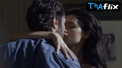 Branca Messina Sexy Scene in Amor De 4