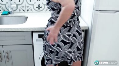 Let MILF Elara Whip Something Up In The Kitchen