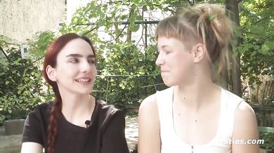 Ersties: Heiï¿½e BDSM-Session ï¿½ geile Girls spielen mit Strap-On (Strap On)