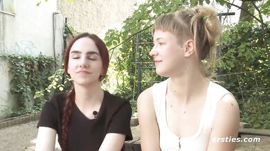 Ersties: Heiï¿½e BDSM-Session ï¿½ geile Girls spielen mit Strap-On (Strap On)