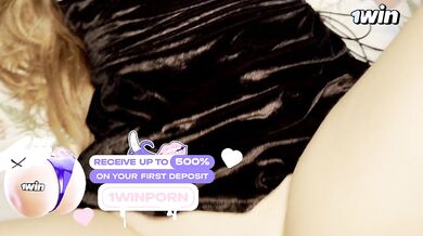 SAT HER OWN ASS ON A DICK - YourSofia