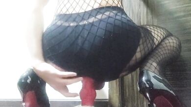 小骚货穿黑丝高跟戴贞操锁用大雕自慰～（往屁眼里吹气）（14：00漏尿了????）