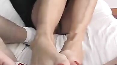 Mo coedfeet footjob handjob (Morina )