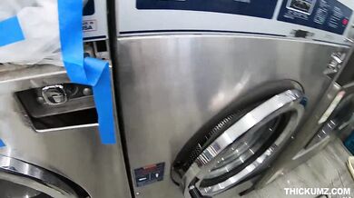 Thickumz-booty Ebony Fucked In The Laundromat