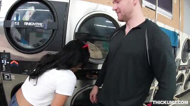 Thickumz-booty Ebony Fucked In The Laundromat