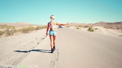 Fit Kitty Gets Creampied In The Desert