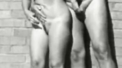 Solrig handjob med en dansk bedstemor