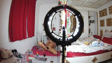 Lantaland - Super Hot Babe Playing With Her Toy And Pussy On Cam