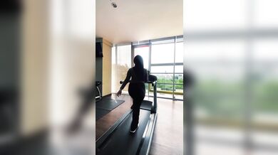 Istrinya Siapa Ini
