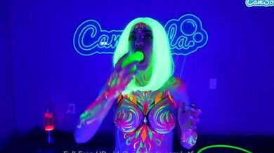 Camsoda Bodypainted babe relishing solo play