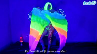 Camsoda Bodypainted babe relishing solo play