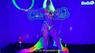 Camsoda Bodypainted babe relishing solo play