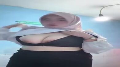 Cikgu Salsa Bugil Di Kamar Mandi Sekolah