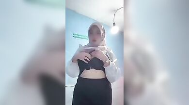 Cikgu Salsa Bugil Di Kamar Mandi Sekolah
