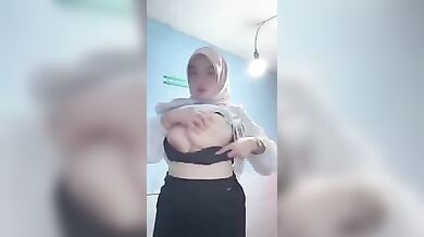 Cikgu Salsa Bugil Di Kamar Mandi Sekolah
