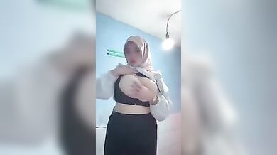 Cikgu Salsa Bugil Di Kamar Mandi Sekolah