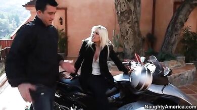 Blonde Britney Amber Fucking In The Outdoors With Her Tits