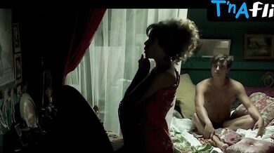 Bruna Linzmeyer Breasts Scene in O Grande Circo Mistico