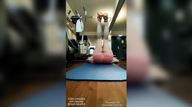 FK2 - Secrétaire Milf Salope en formation en Suisse en profite pour déguster de la queue local