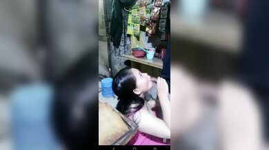 Emak Sepong Kontol Pembeli Di Warung