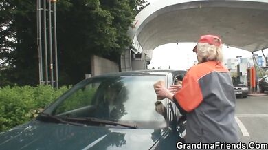 Two buddy pick up old mature woman for DP