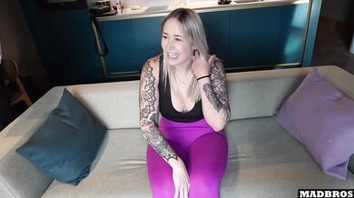 Une Américaine Blonde Au Gros Cul Baisée A Fond En Anal Et En DP Pour Avoir Cassé Mon Appareil !!!