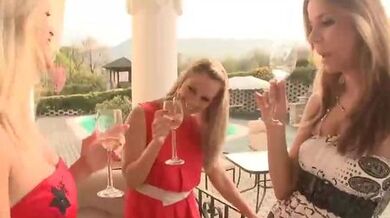 Wivien, Sandy, Peaches - All Girls Party