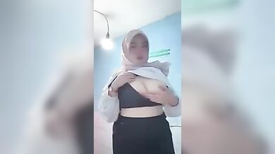 Viral Ibu Guru Salsa Jember