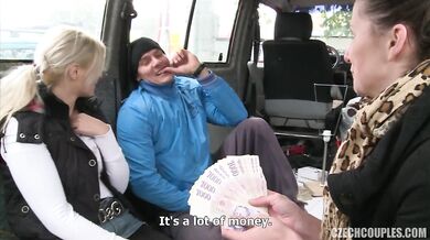 Swinger Party In The Car - Samantha Bee