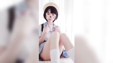 [intro] Personal shooting of uniformed girls who had come for seaside learning.