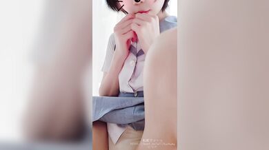 [intro] Personal shooting of uniformed girls who had come for seaside learning.