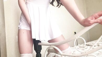 I rub my pussy on the bed until I cum